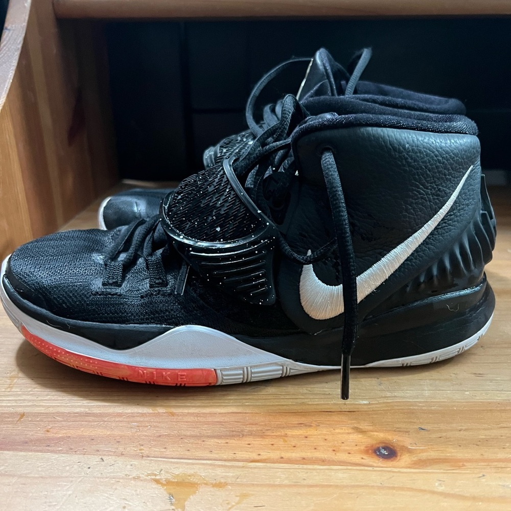 Kyrie Jet Black basketball ball shoes